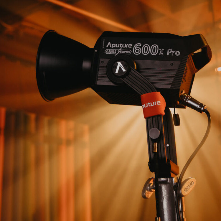 Осветитель Aputure LS 600X pro (V-mount) APA0173A21 комплект для съёмки от первого лица tilta hermit pov support system xl v mount ta hr xl v